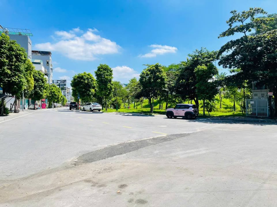 Đất nền Ngọc Thụy Long Biên 90m² giá 20.7 tỷ - Cơ hội đầu tư tuyệt vời!