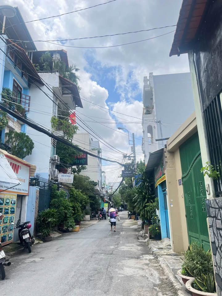 Nhà đẹp Tân Phú 80m² giá 6 tỷ - Sổ hồng chính chủ, tiện ích đầy đủ!