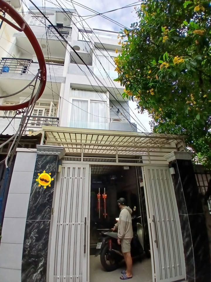 Nhà 4 tầng đường Cách Mạng Tháng 8, 70m² giá 14.5 tỷ - Vị trí trung tâm đắc địa!