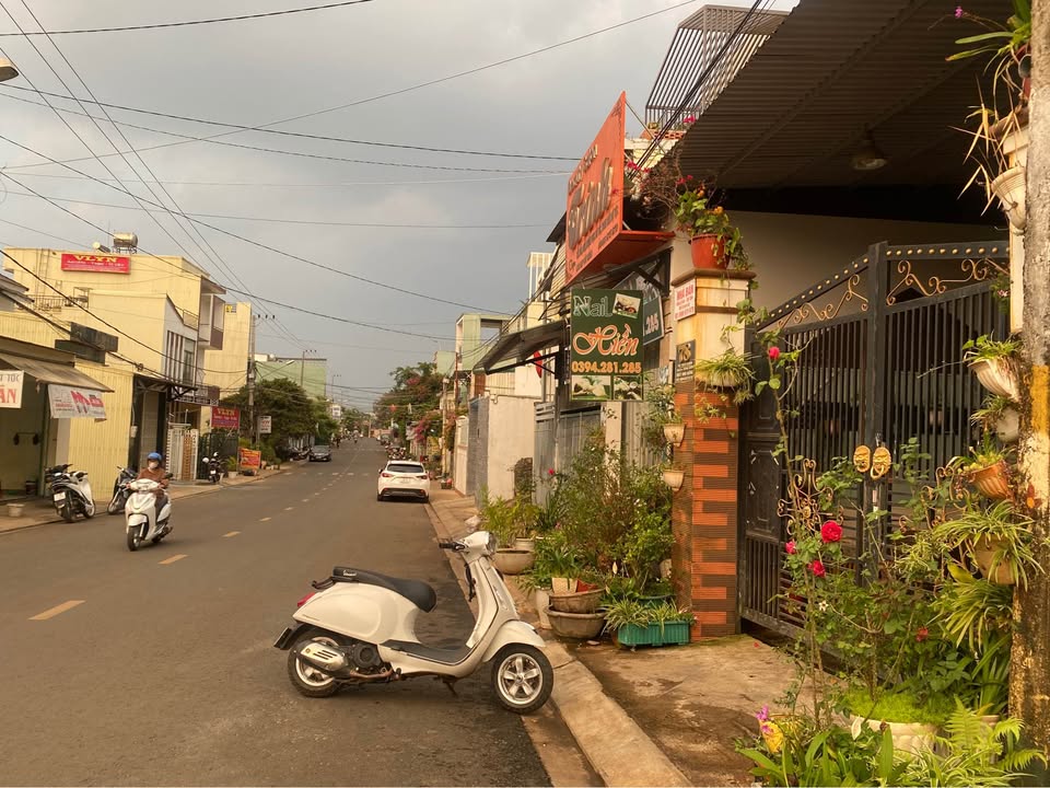 Bán nhà mặt tiền 78 Sư Vạn Hạnh, Pleiku - Diện tích 209m², giá 7.4 tỷ - Tiềm năng kinh doanh lớn!