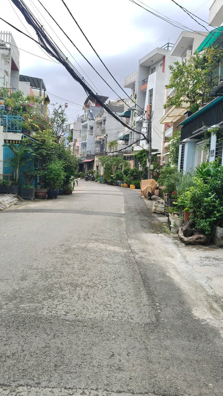 Nhà 3 tầng tại quận 7, 85m² giá 10 tỷ - Khu vực an ninh, tiện nghi