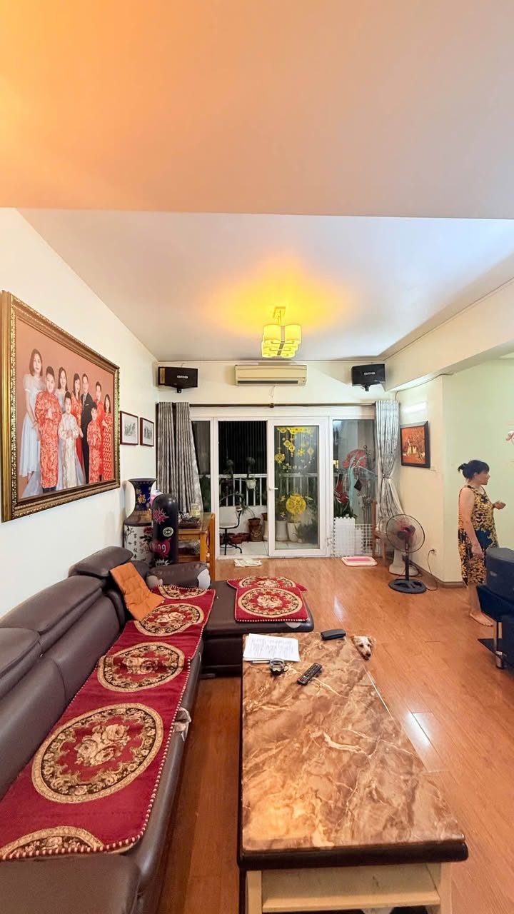 Chung cư T11 Việt Hưng Long Biên 113m² giá 6 tỷ - Full nội thất, lô góc thoáng sáng!