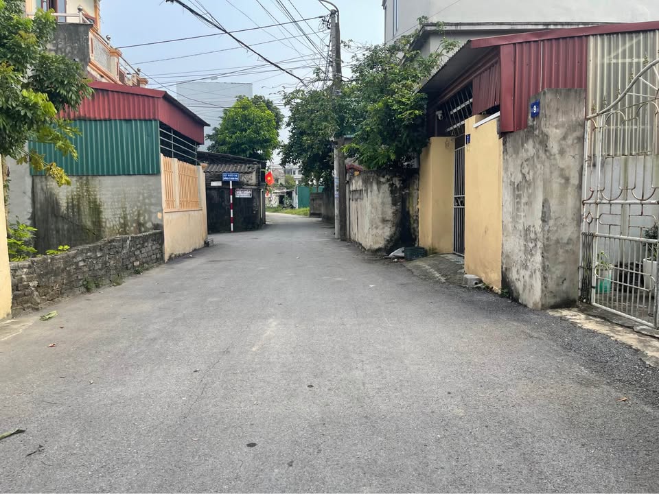 Nhà cấp 4 Ninh Nhất, Hoa Lư 66,3m² giá 2 tỷ - Ô tô đỗ cửa, sẵn sàng ở ngay!