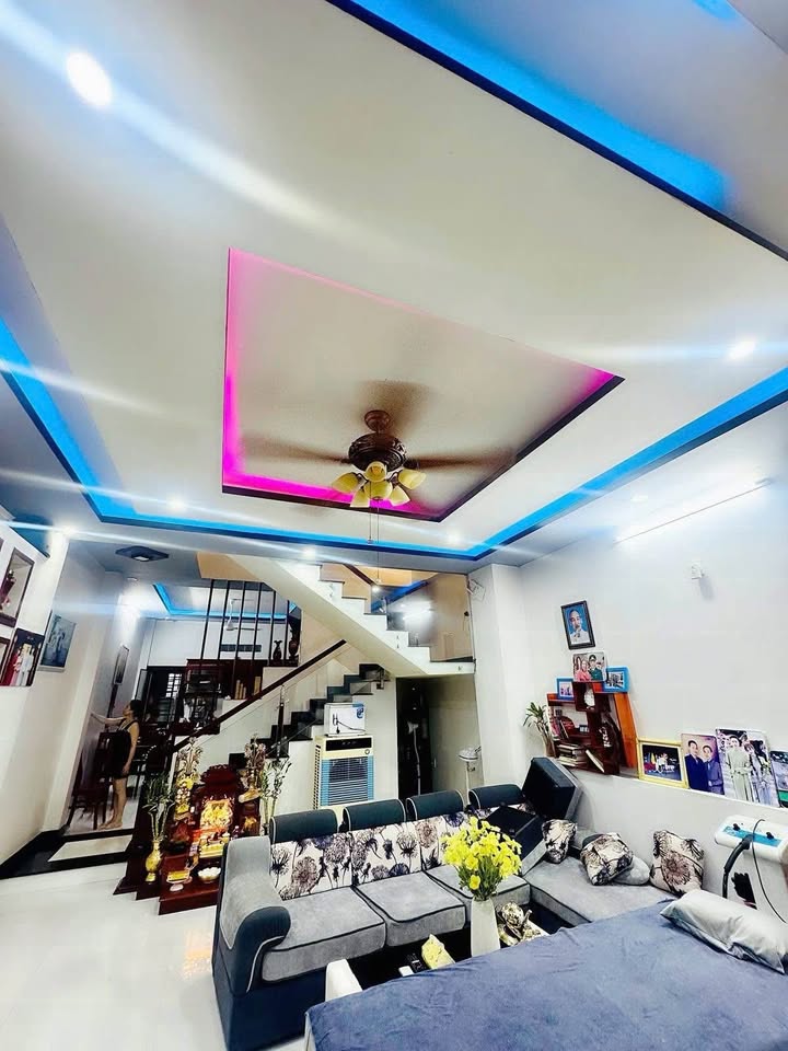 Nhà 3 tầng mặt tiền Bùi Giáng, Cẩm Lệ, 90m² giá 7 tỷ - Đẹp như mới, vào ở ngay!