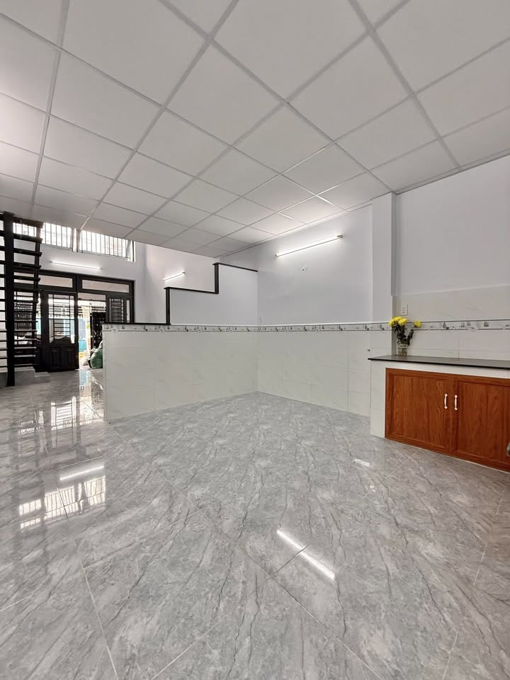 Nhà phố Hòa Bình 70m² giá 6.95 tỷ - Chính chủ, thương lượng ngay!