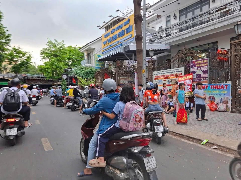 Đất nền hẻm 606 Hiệp Bình Phước 105m² giá 8 tỷ - Sổ riêng, xây dựng tự do!