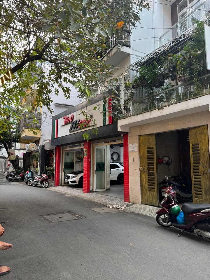 Nhà cho thuê 2 lầu tại Đoàn Thị Điểm, Phú Nhuận - Thích hợp kinh doanh