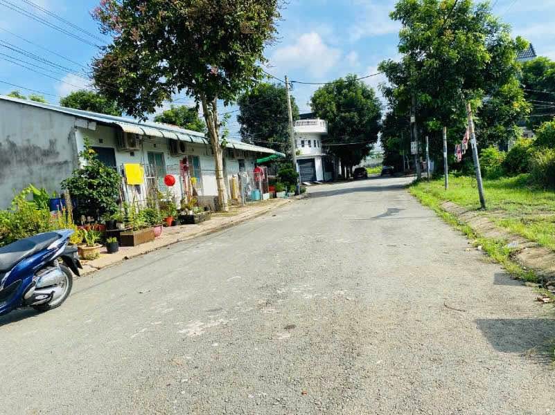 Đất nền KDC Hoàng Long Bến Lức 88m² giá 1.7 tỷ - Sổ hồng sang tên ngay!