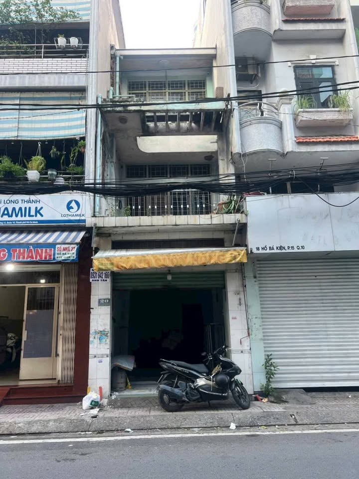 Bán gấp FrontHouse mặt tiền Hồ Bá Kiện quận 10 - Diện tích 45m² giá 13.8 tỷ!
