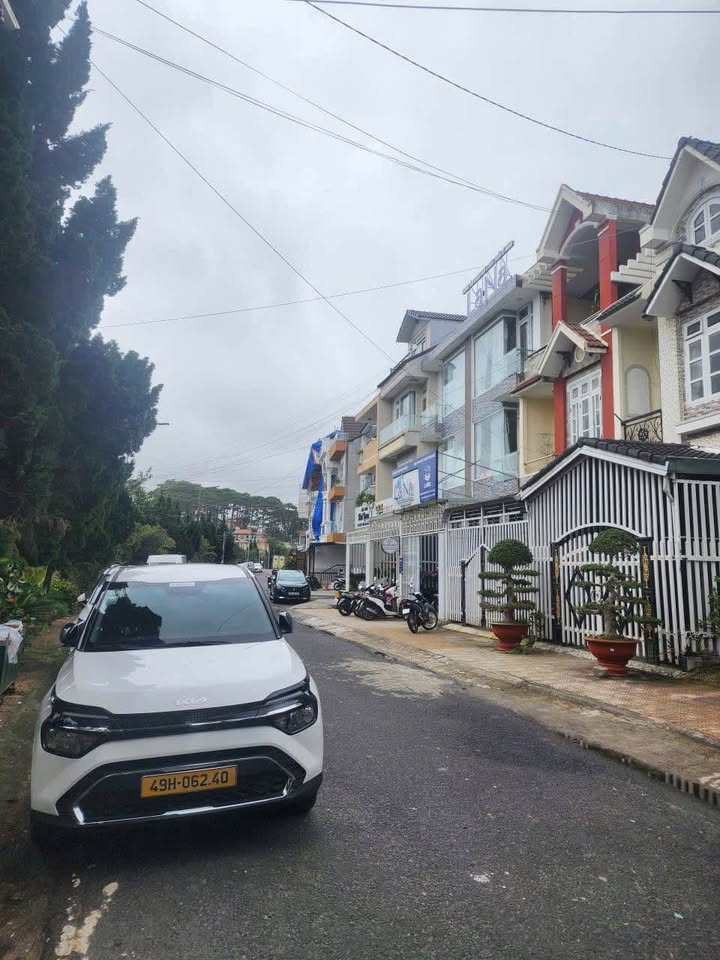 Nhà Khu Hoàng Diệu, Đà Lạt 76.5m² giá 11.5 tỷ - Sổ hồng riêng, chính chủ!