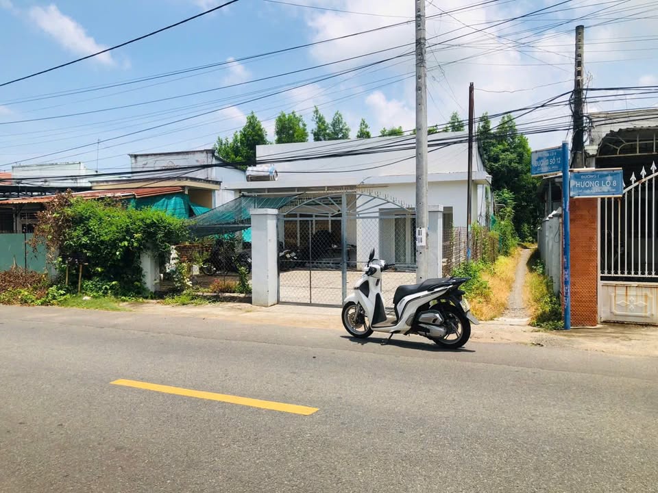 Nhà mặt tiền đường HL8, Long Phước, 300m² giá 3.6 tỷ - Đầu tư sinh lời ngay!