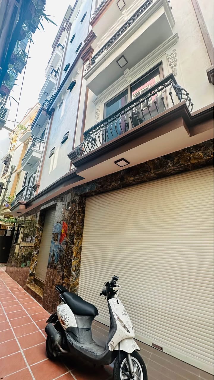 Nhà đẹp phố Hoàng Quốc Việt, Cầu Giấy 35m² giá 9 tỷ - Mặt ngõ kinh doanh