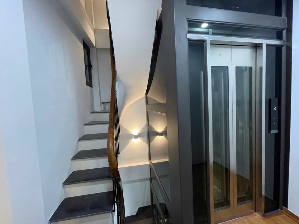 Nhà phố Đê La Thành, Ba Đình - 35m² giá 8.95 tỷ - Chính chủ bán gấp!