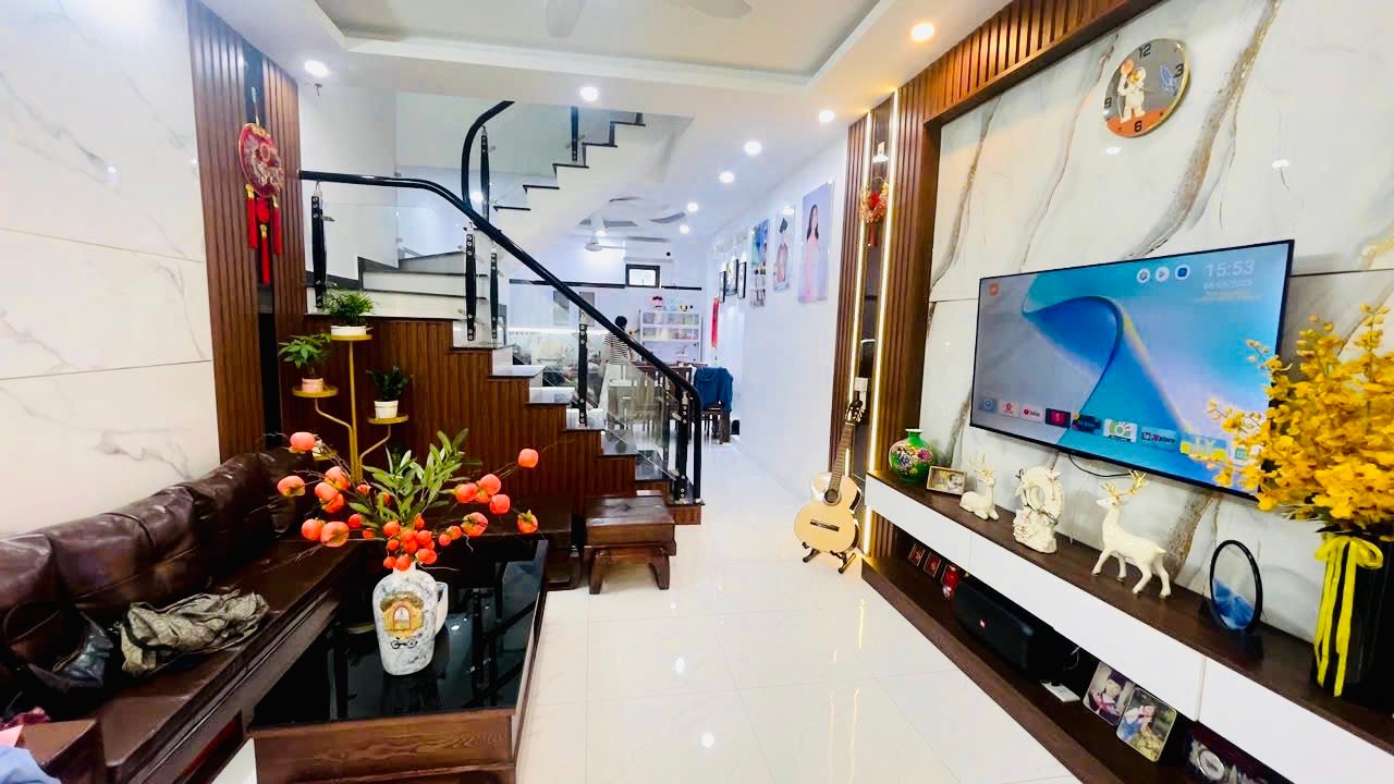 Nhà 3 tầng An Dương 43m² giá 2.39 tỷ - FULL nội thất cao cấp, giao thông thuận tiện!