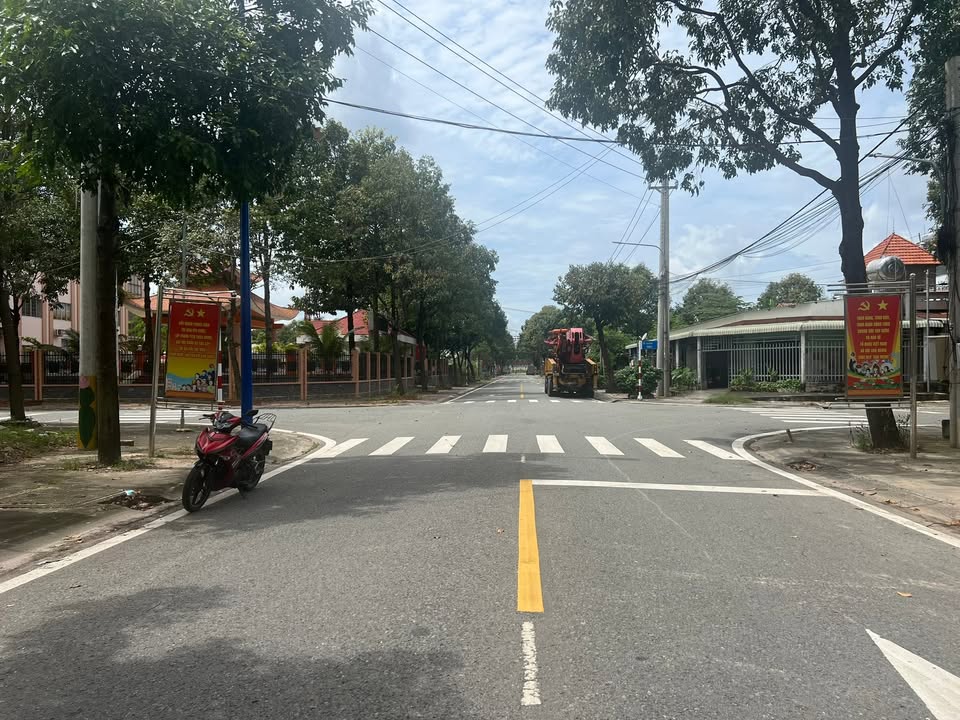 Đất nền Phú Tân, Thủ Dầu Một 300m² giá 9.28 tỷ - Đối diện công viên, vị trí đắc địa!