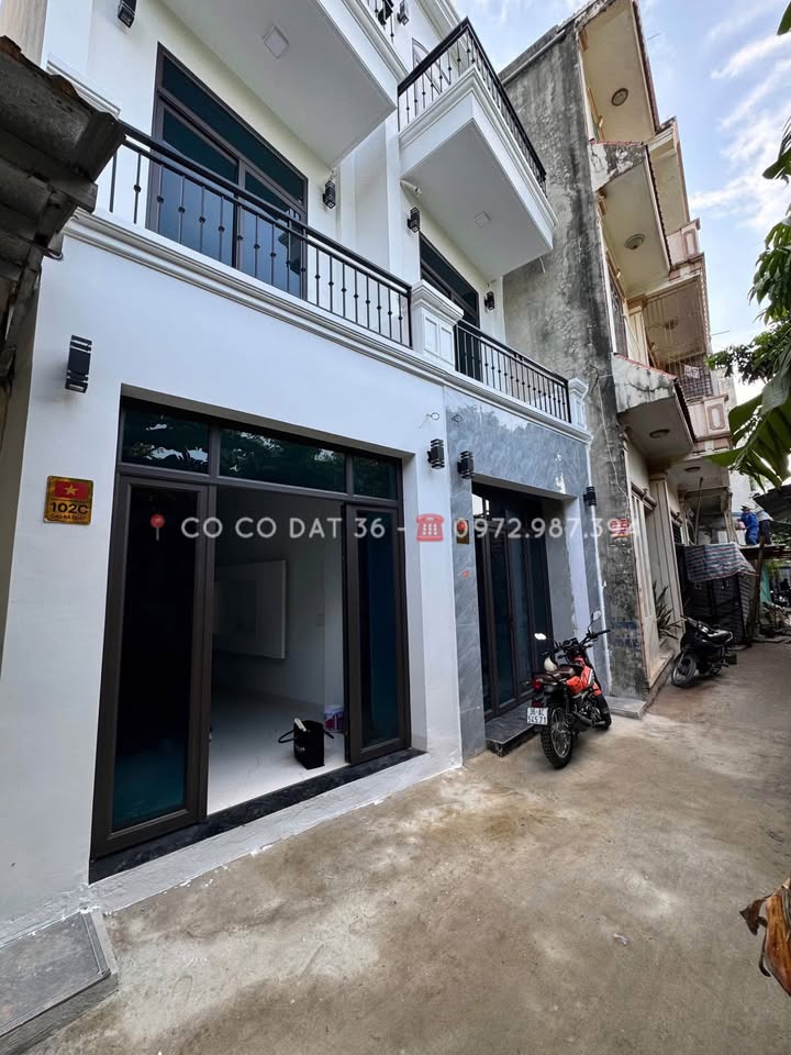 Nhà 2 tầng đường Cao Bá Quát, phường Trường Thi 43m² giá chỉ 2 tỷ - Sẵn sàng vào ở ngay!