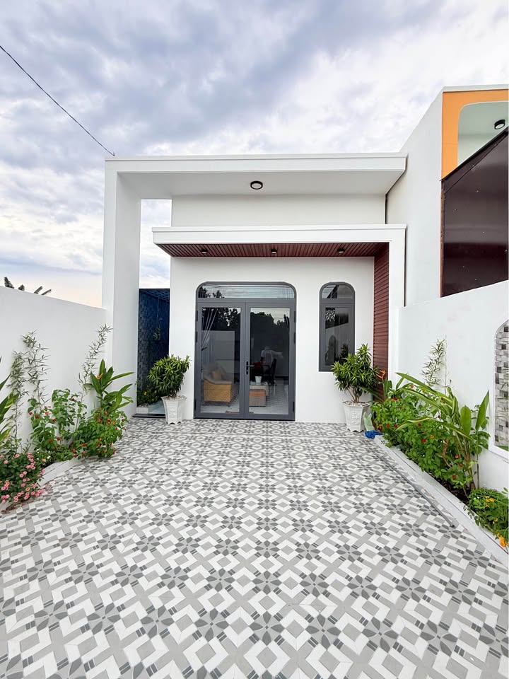 Nhà phố Mỹ Hòa, Mỹ Phong, 115m² giá 1.55 tỷ - Không gian sống thoáng mát!