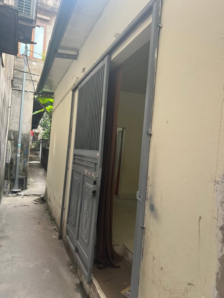 Phòng cho thuê tại ngõ 179/64 Vĩnh Hưng, 24m² chỉ 2.5 triệu - Không gian khép kín thoáng mát!