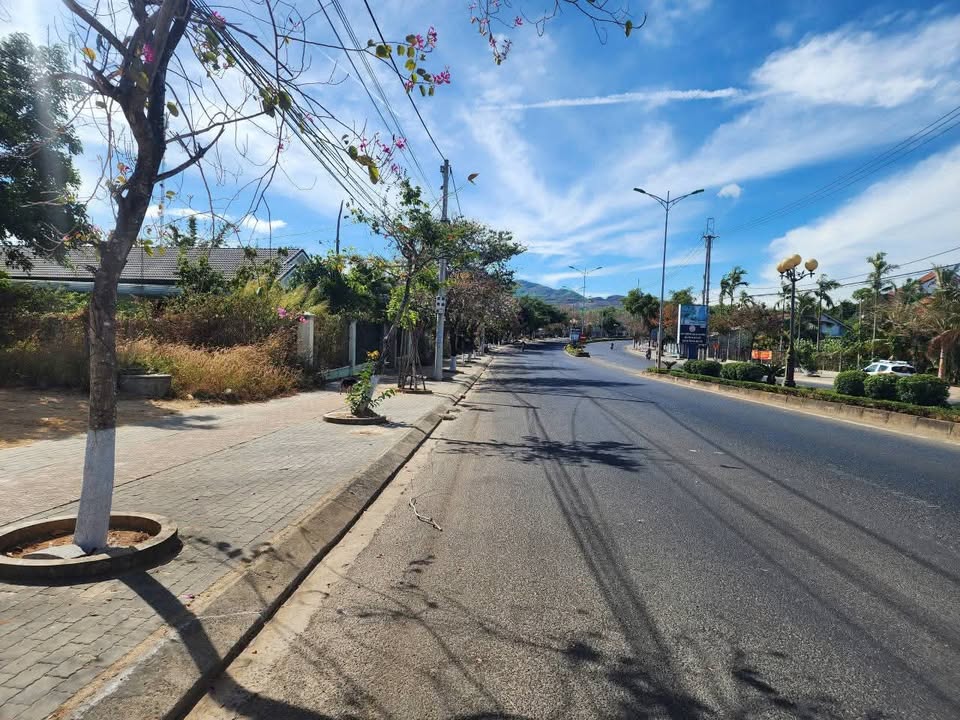 Đất mặt tiền QL 14 Phạm Văn Đồng, Kon Tum 1410m² - Pháp lý rõ ràng