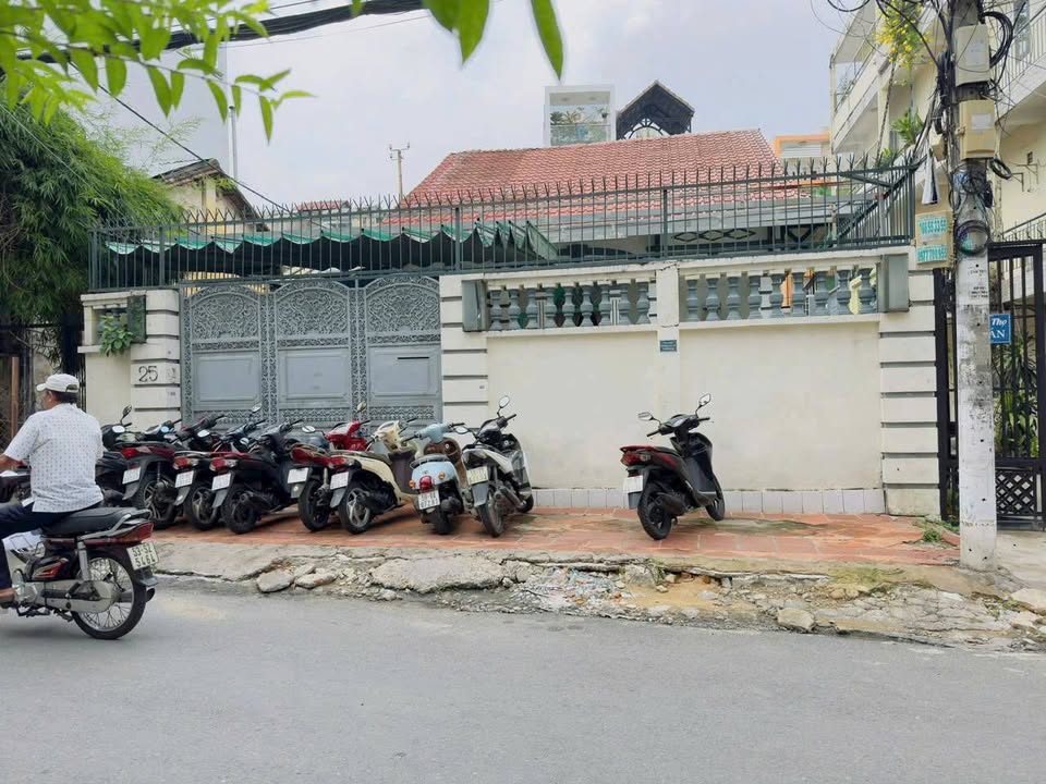 Bán Biệt Thự Cổ Điển Pháp 205m² giá 38 tỷ - Khu VIP Quận Bình Thạnh