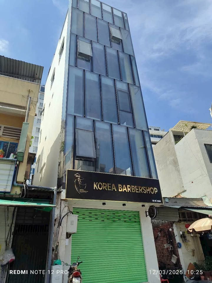 Bán gấp FrontHouse Đề Thám, Quận 1 - Diện tích 51.9m² - Hợp đồng thuê cao