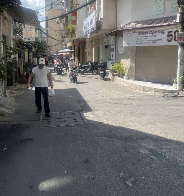 Nhà cấp 4 chính chủ Quận Phú Nhuận 79m² giá 12.9 tỷ - Đầu tư sinh lời tuyệt vời!