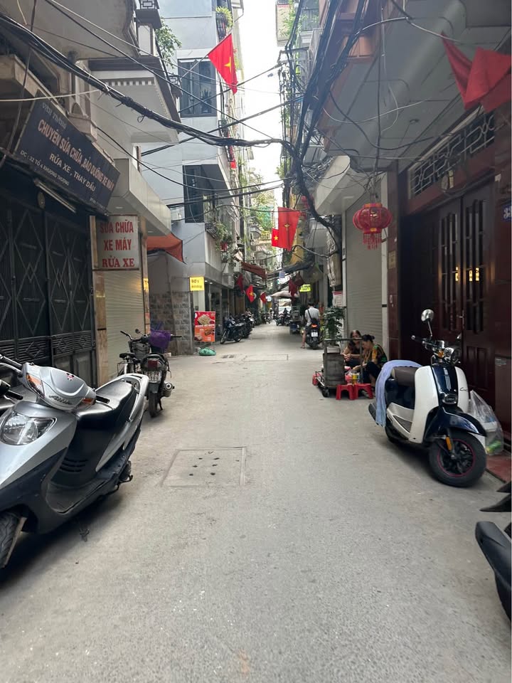 Nhà mặt phố Trường Chinh, Đống Đa 35m² giá 10.6 tỷ - Vị trí đắc địa kinh doanh sầm uất!