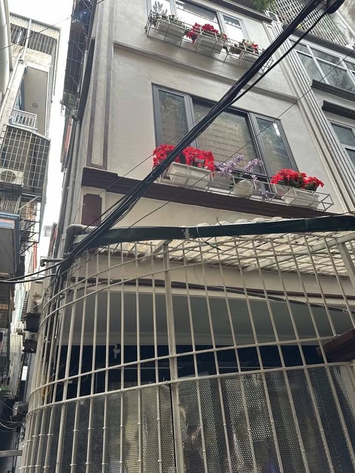 Nhà lô góc 48m² tại Thanh Xuân - Giá 8.8 tỷ - Tiện nghi đầy đủ, gần ga tàu điện!