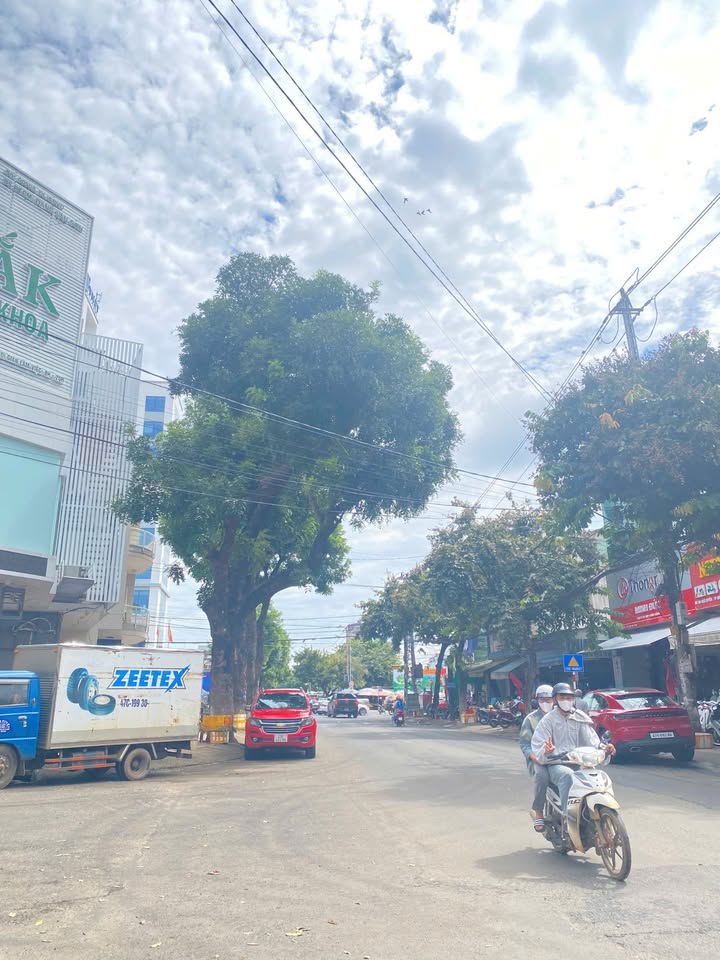 Toà nhà FrontHouse 280.5m² giá 41 tỷ - Vị trí góc 2 mặt tiền Ngô Quyền, Buôn Ma Thuột!