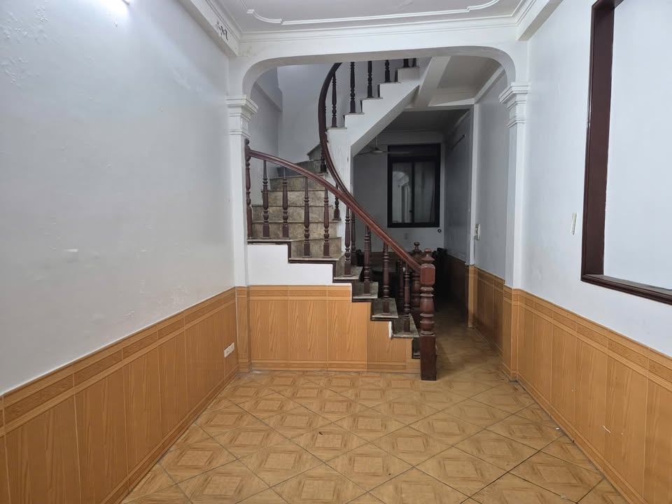 Nhà nguyên căn 4 tầng tại Định Công Thượng 35m² giá 12 triệu - Dễ dàng di chuyển!