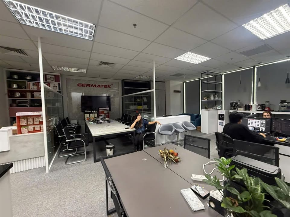 Cho thuê văn phòng Lucky Building B 81 Trần Thái Tông 225m² - Vị trí đắc địa tại Cầu Giấy!