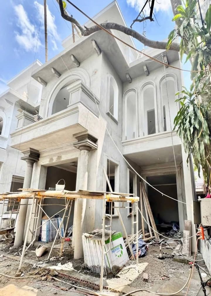 Nhà 3 tầng Đông Hương - 60m² giá 3.XX tỷ - Ô tô vào tận nhà!