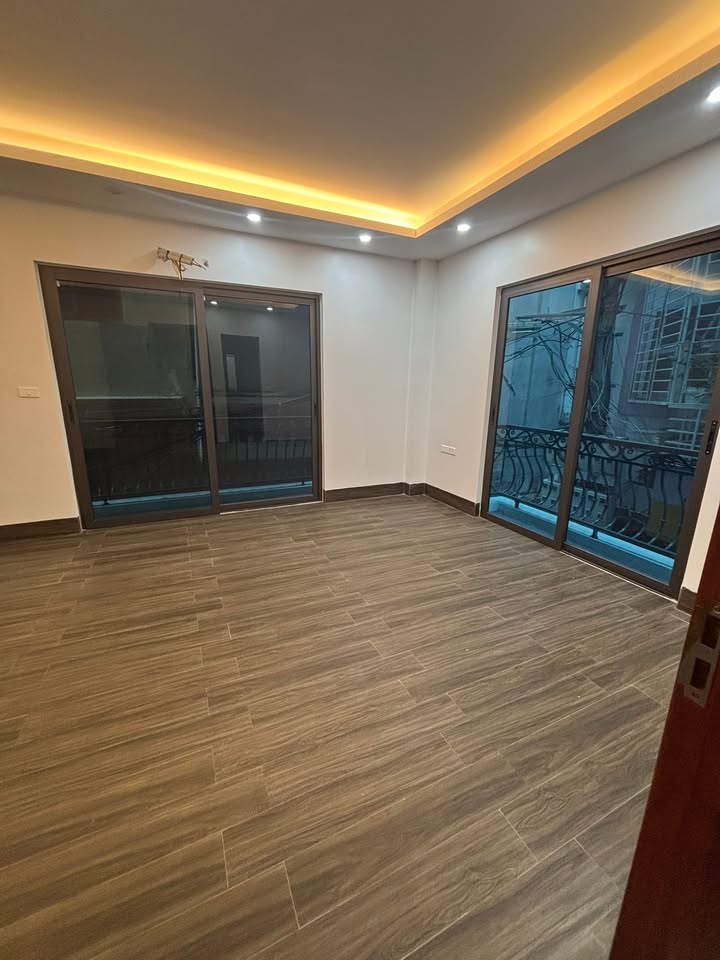 Nhà phố Trần Cung 56m² giá thương lượng - Lô góc thoáng mát, thang máy