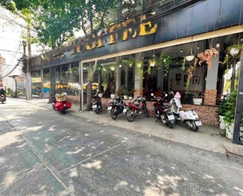 Quán Cafe Góc 3 Mặt Tiền Phường Bình Hưng Hòa 200m² - Kinh Doanh Ngay!