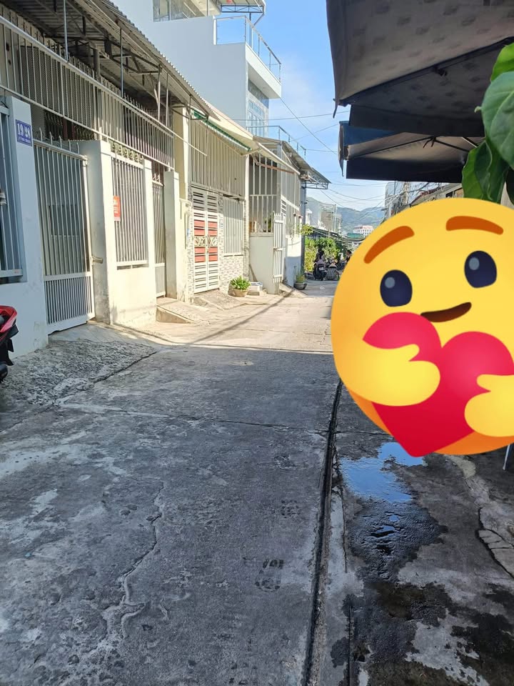 Nhà mặt tiền Lý Ông Trọng Nha Trang 40m² giá 1.3 tỷ - Thiết kế hiện đại, sổ đỏ chính chủ!