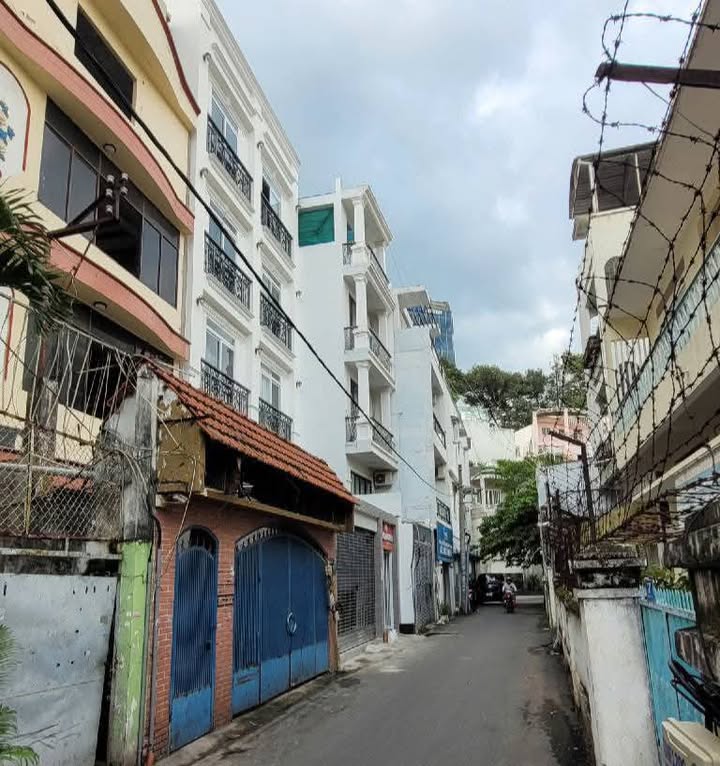 Nhà riêng Trần Quang Khải, Quận 1, 60m² giá 15 tỷ - Sẵn sàng xây mới cao tầng!