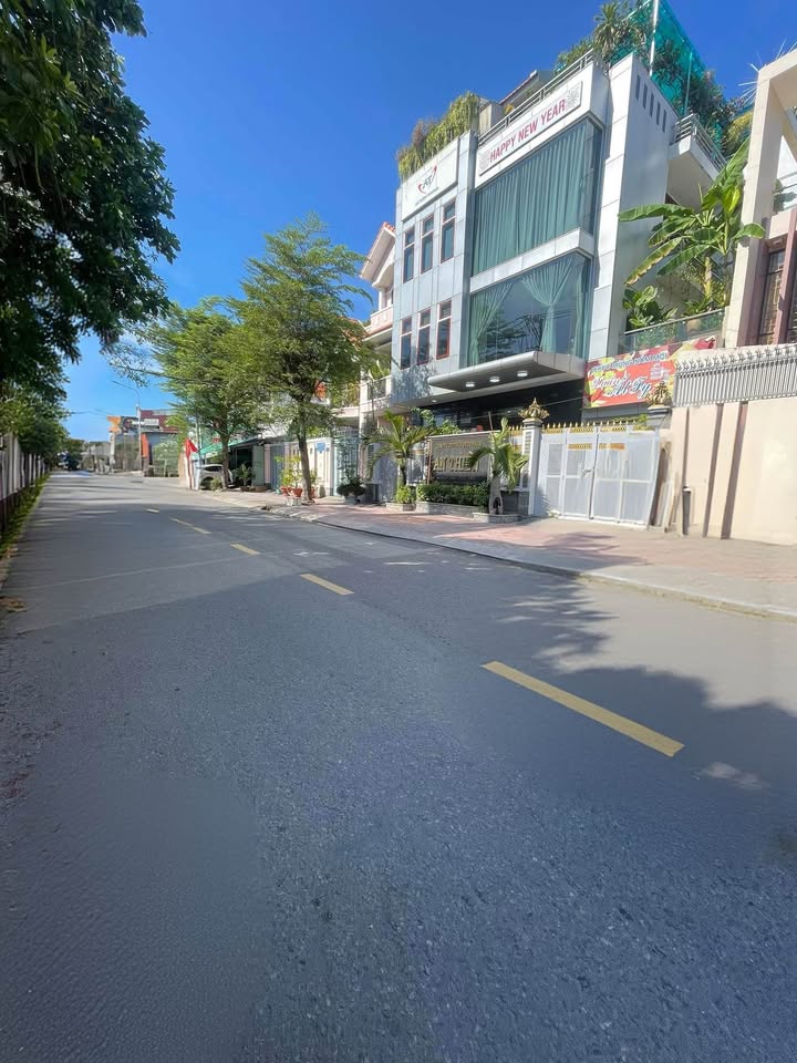 Nhà phố Bông Sao Quận 8 130m² giá 8.7 tỷ - Sổ hồng chính chủ, vào ở ngay!