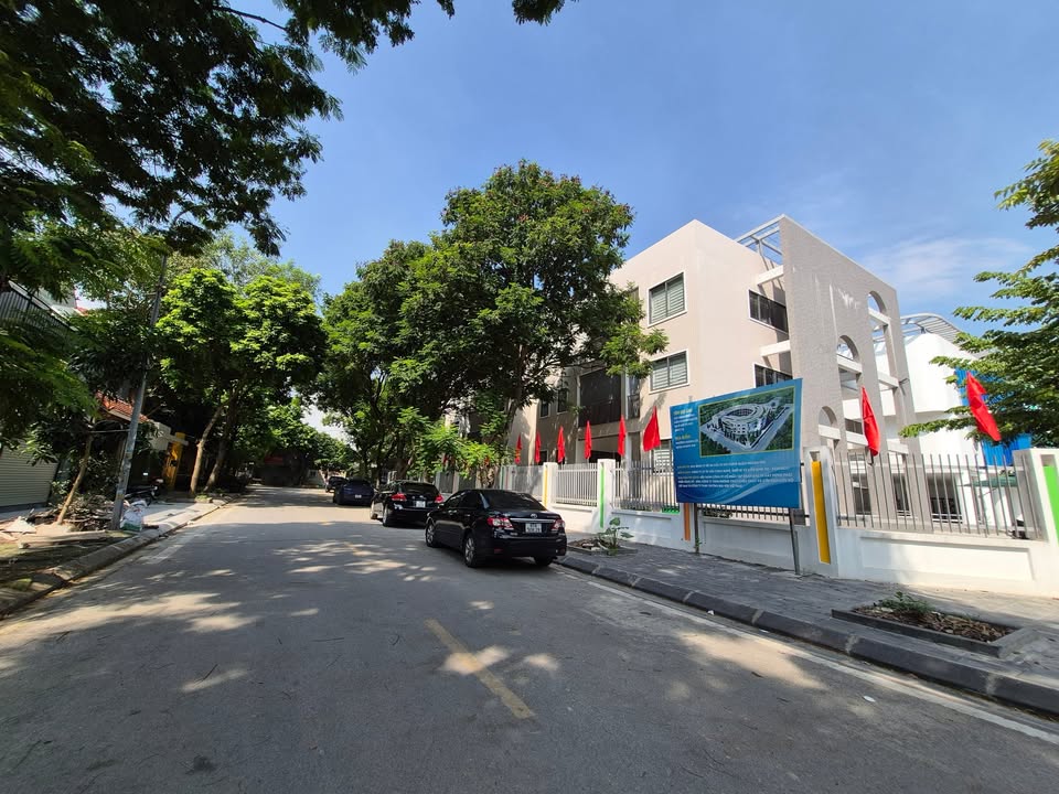 Nhà phố KĐT Pháp Vân Hoàng Liệt 40m² giá thỏa thuận - Ô tô đỗ cửa, kinh doanh văn phòng!