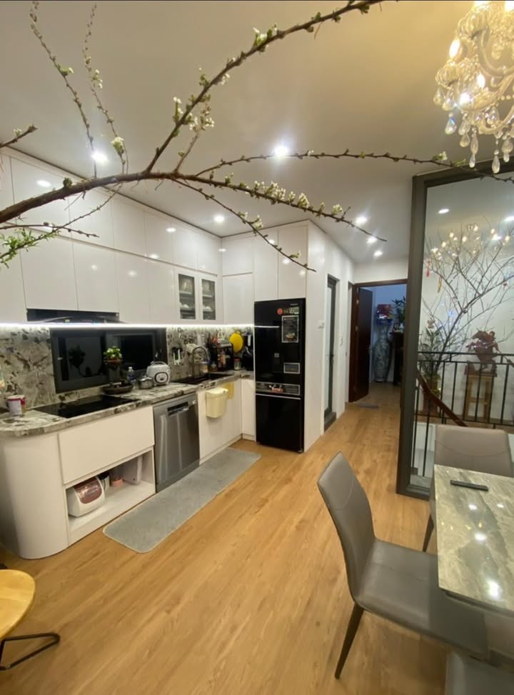 Nhà phố Nguyễn Văn Huyên 30m² giá 8.8 tỷ - Nhà đẹp ở ngay!