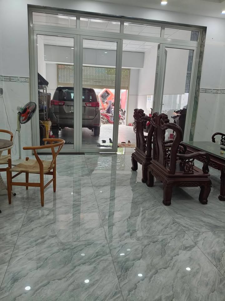 Nhà mặt tiền Nguyễn Thị Huê, Hóc Môn 101m² giá 11.5 tỷ - Đầu tư sinh lời ngay!