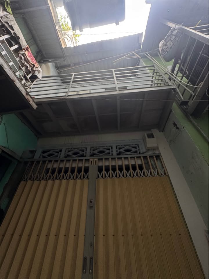 Nhà phố đường Lê Hồng Phong quận 10, diện tích 14m² giá 2.6 tỷ - Sổ hồng chính chủ, gần phố ẩm thực Hồ Thị Kỷ!