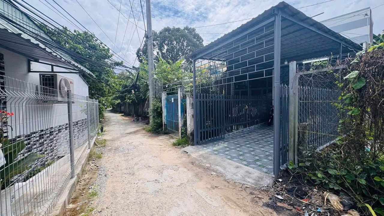 Nhà riêng Mỹ Thới 115m² giá 1.6 tỷ - Sân rộng, gần công viên!