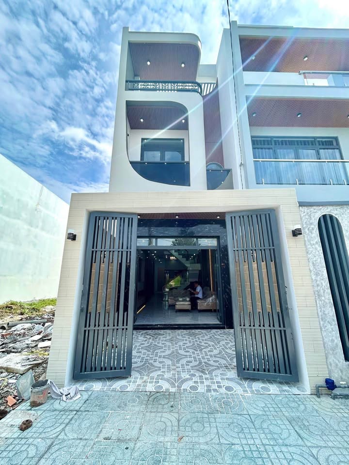 Nhà mới KDC Long Hoà, Cần Đước 86m² giá 2.6 tỷ - Thiết kế hiện đại, sẵn sàng vào ở!