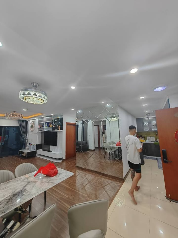 Căn hộ Goldmark City 136 Hồ Tùng Mậu 121m² giá 9.6 tỷ - Nội thất đầy đủ, sổ đỏ chính chủ!