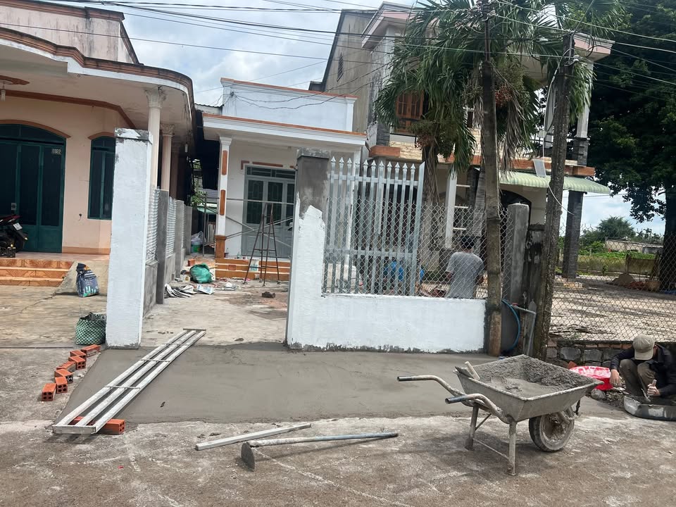 Nhà bán Châu Đức 230m² giá 1.35 tỷ - Khu dân cư đông đúc, an ninh tốt!