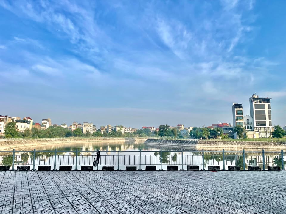 Đất Vàng Phố Việt Hưng 61m² giá 15 tỷ - VIEW HỒ CÔNG VIÊN Đẹp Mê Ly!