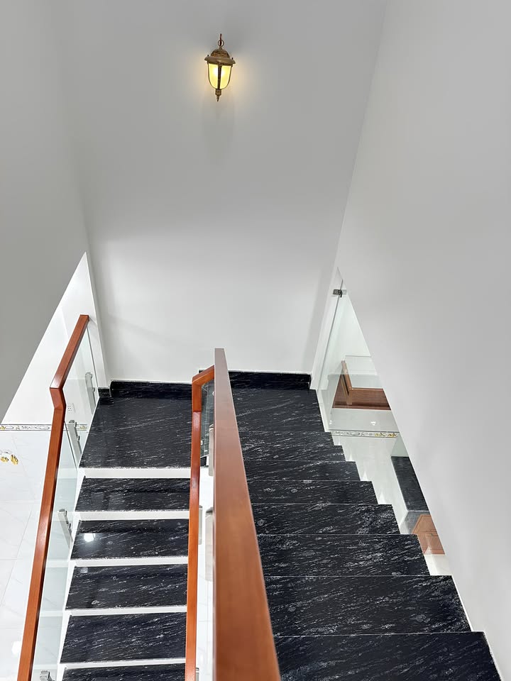 Nhà phố Tân Phú 54m² giá 4 tỷ - Thiết kế hiện đại, gần nhiều tiện ích!