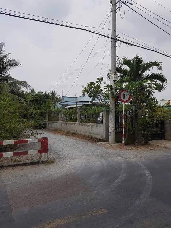 Nhà lô B đường Thích Thiện Hoà 150m² giá 4.28 tỷ - Nhà rộng thoáng mát, khu dân cư ổn định!