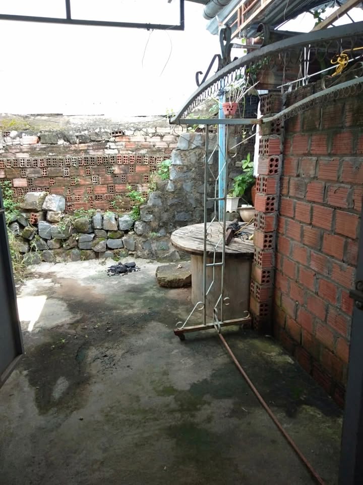 Cho thuê nhà nguyên căn 90m² tại 61/3 Trương Quang Trọng, Kon Tum chỉ 1.8 triệu/tháng - An ninh tốt, tiện ích đầy đủ!