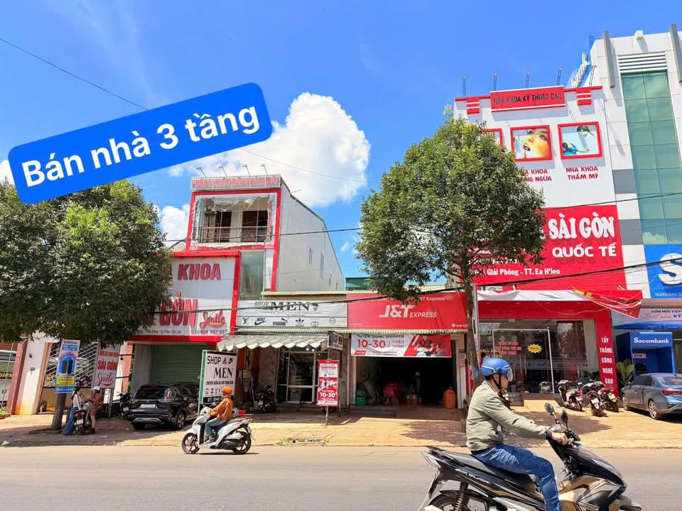 Nhà phố 3 tầng đường Giải Phóng, 148.5m² giá 7.99 tỷ - Vị trí kinh doanh đắc địa!